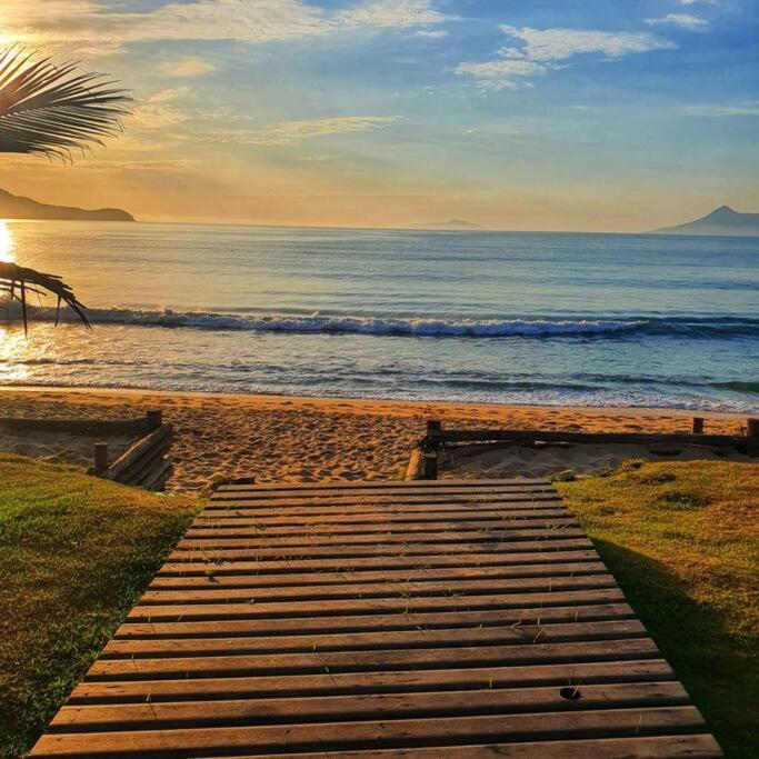 100Mts Da Praia Com Churrasqueira, Piscina E Wi-Fi คารากัวตาตูบา ภายนอก รูปภาพ